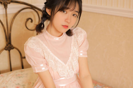 我穿着透明的衣服给你一个人唱歌(透明装，独唱成名)